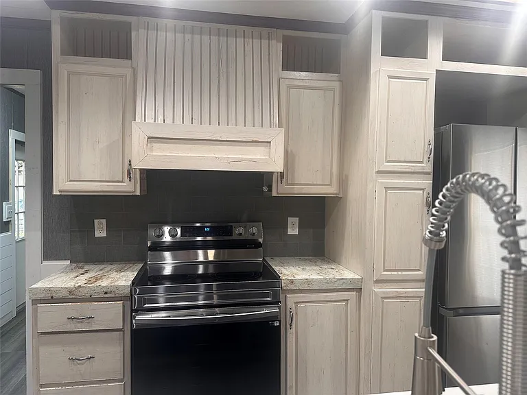 14525 Oak Hill Ln — Photo 9