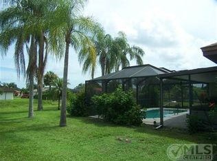 208 Ground Dove Cir, Lehigh Acres, FL 33936