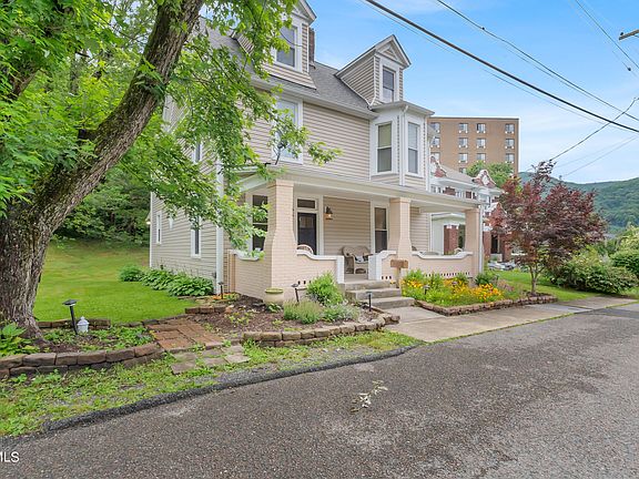 3rd image of 214 Chestnut St NW