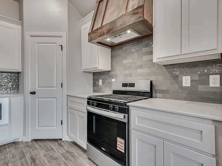4905 Misty Wood Ln — Photo 11