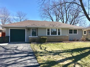 423 Deerpath Dr, Lindenhurst, IL 60046