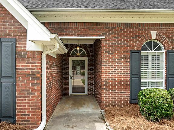4th image of 143 Stratford Cir