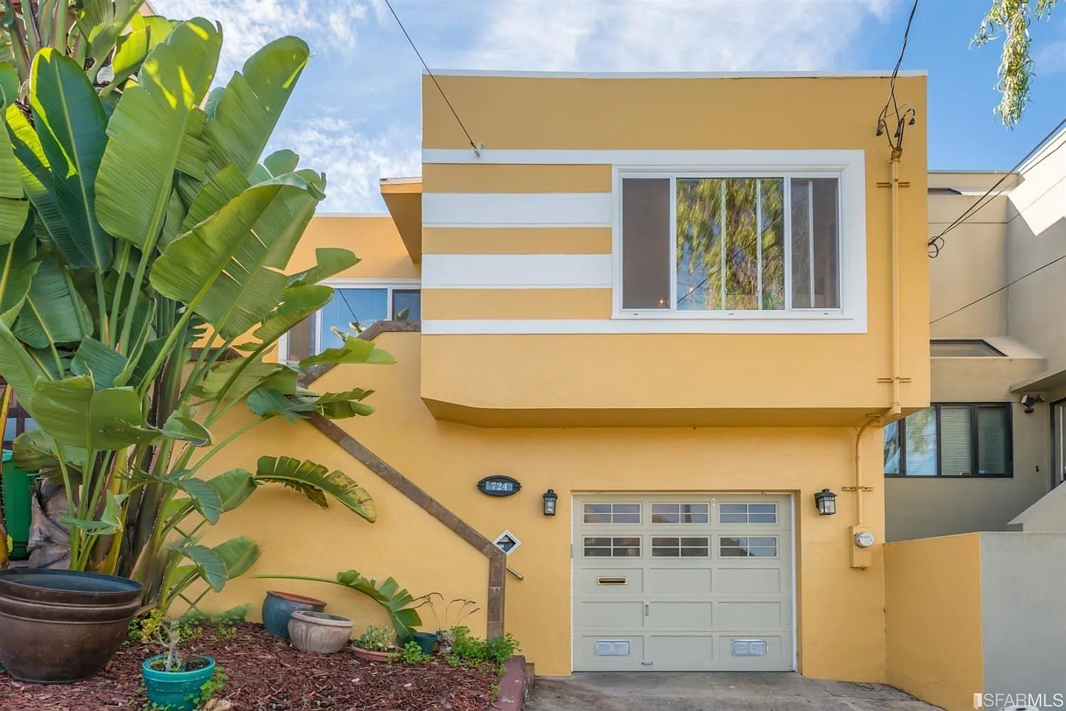 2 bed, 1.0 bath, 1015 sqft, $7,150 — Photo 2