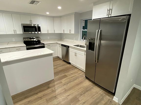 4th image of 1701 E Emma Street