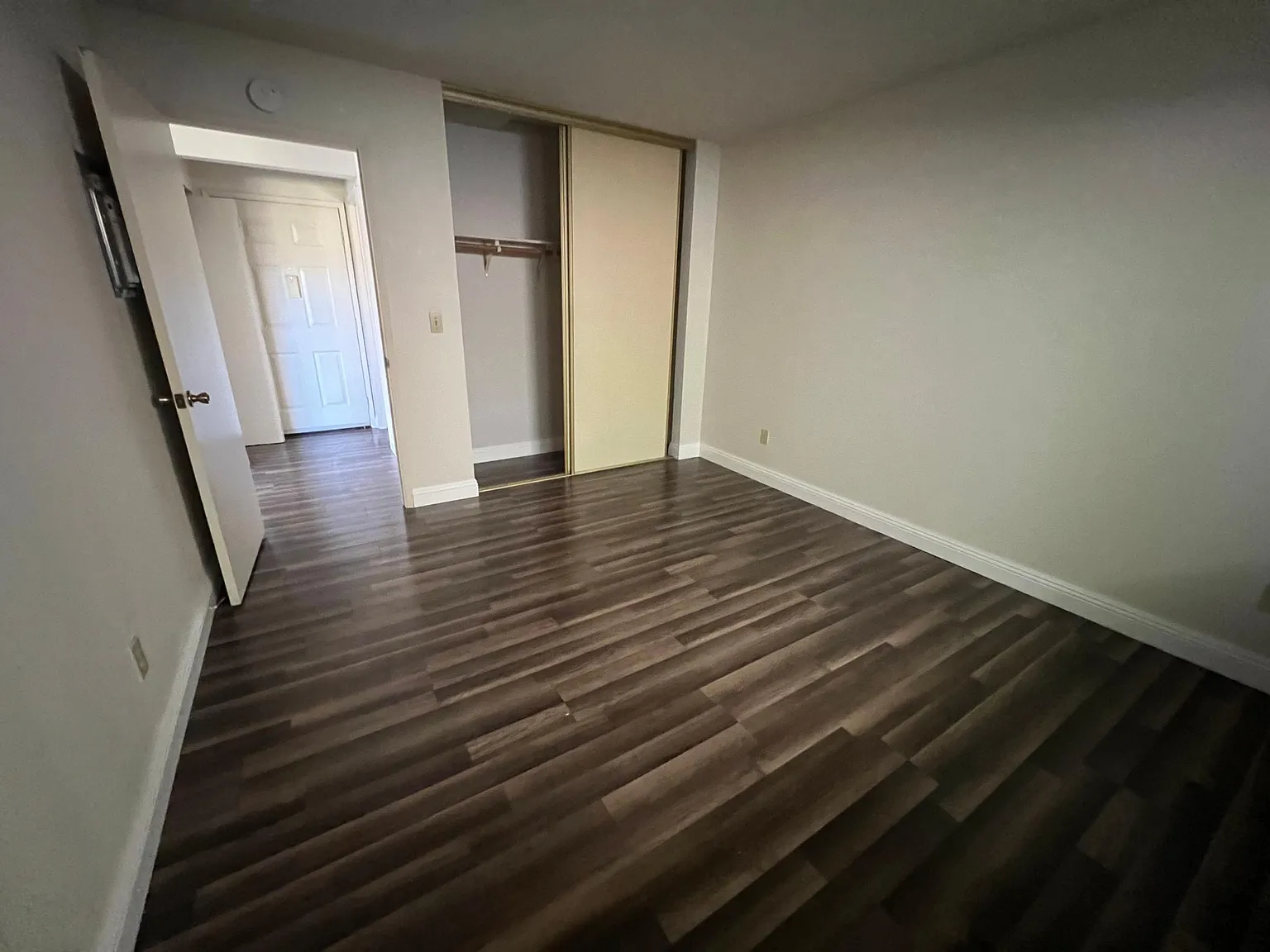 299 Mariner Dr — Photo 2
