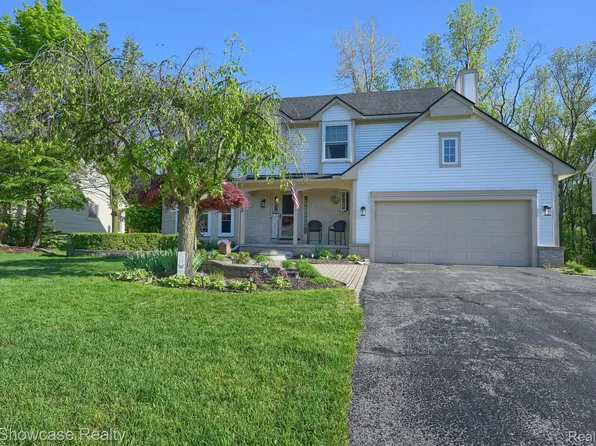 4510 Commerce Woods Dr, Commerce Township, MI 48382