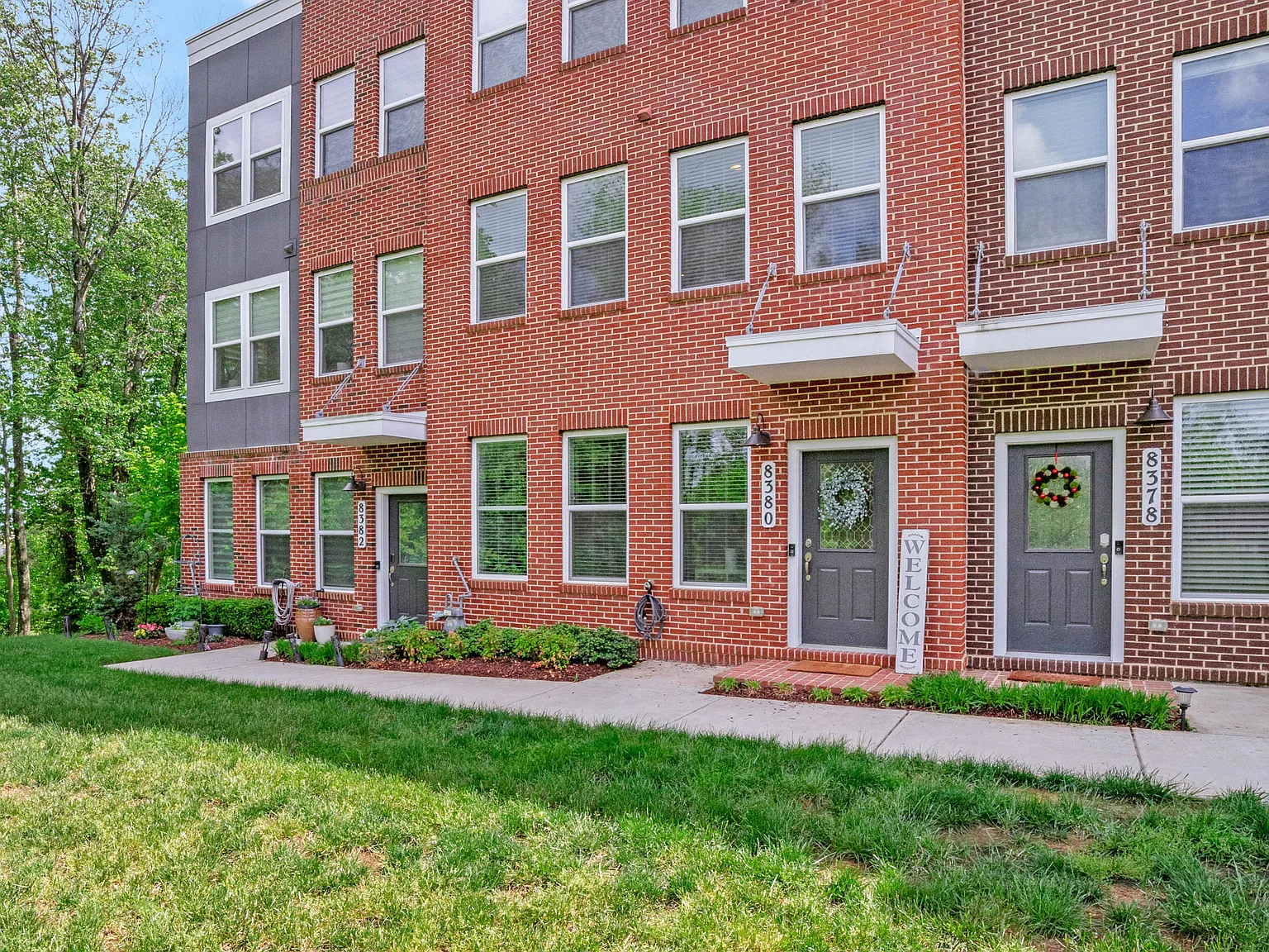 3 bed, 2230 sqft, $4,000 — Photo 4