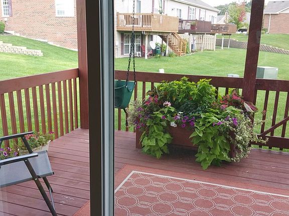 Lake Hills Town House
						:
						Lower deck