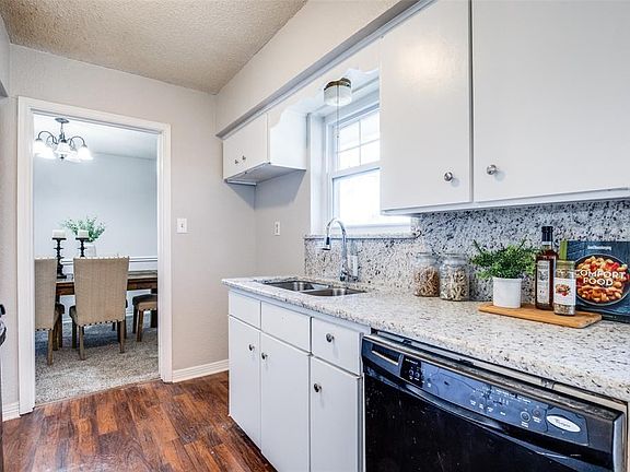 2nd image of 608 N Young Blvd