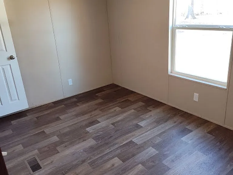 5600 W Kilgore Ave — Photo 36