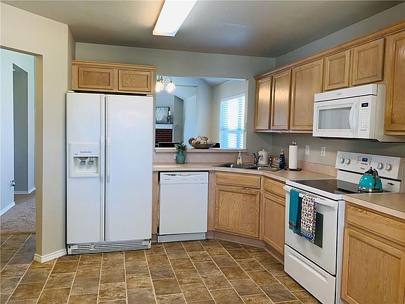 3rd image of 104 Chesterfield Cir