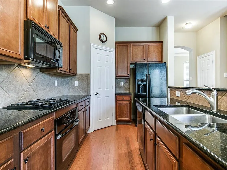 8613 Empire Blvd — Photo 13