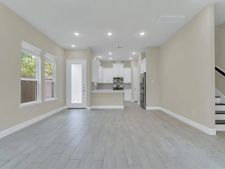 8318 Sunnyhill St — Photo 11
