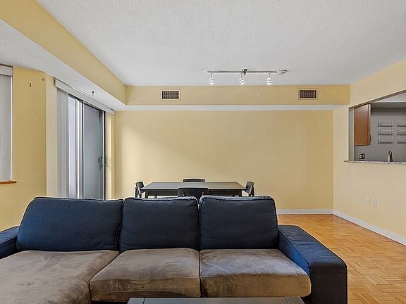 4th image of 147 Kelton St APT 717