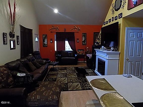 4th image of 710 12th Ave E