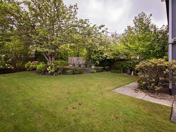 4th image of 48 Lake Louise Dr SW