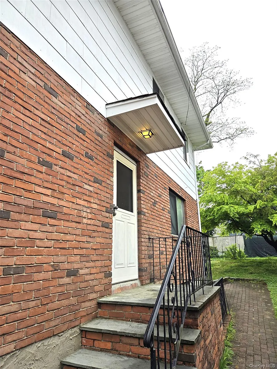 Building Photo - 31 Hickory Rd #B