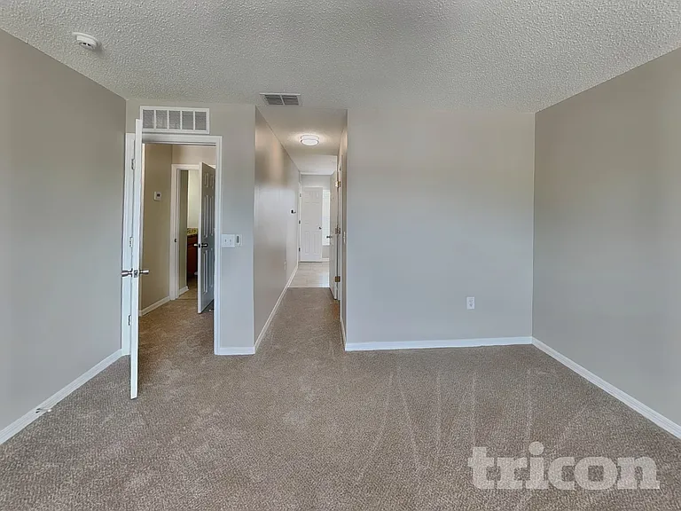 13561 Linden Dr — Photo 9