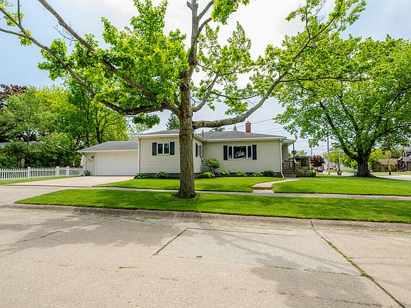 2nd image of 1807 Langley Ave