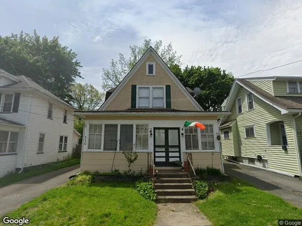 110 W Spruce St, East Rochester, NY 14445