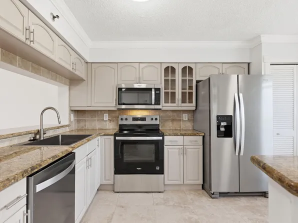 2202 S Cypress Bend Drive, Pompano Beach, FL 33069
