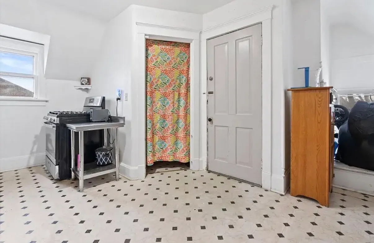 1 bed, 850 sqft, $1,050 — Photo 2