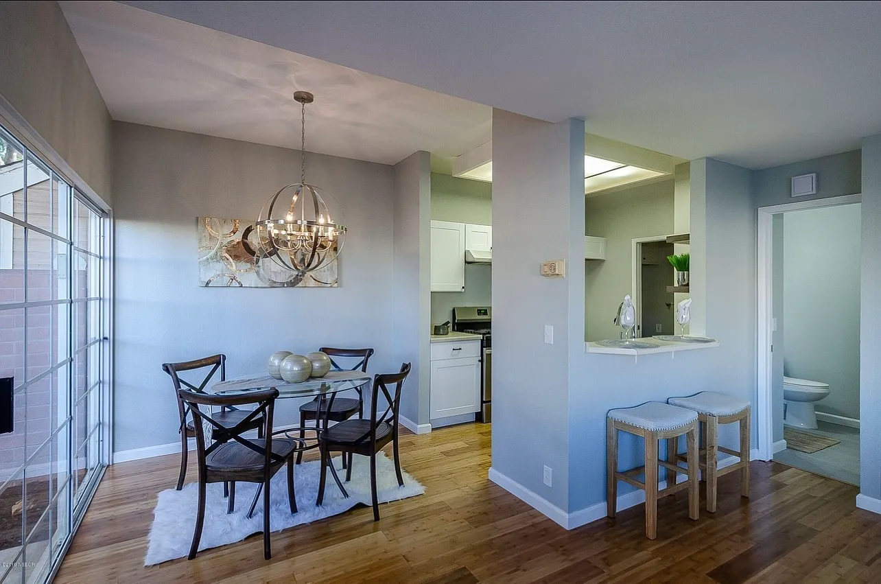 2 bed, 2.5 bath, 1047 sqft, $2,800 — Photo 4
