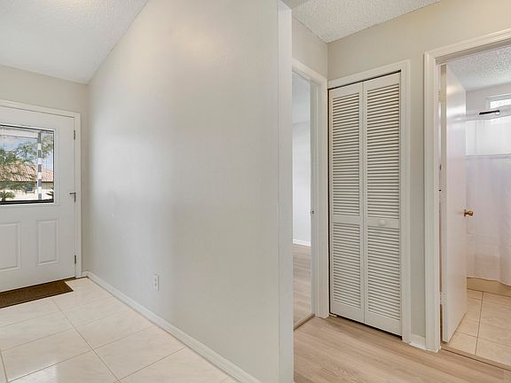 5th image of 1137 SW CURTIS Street