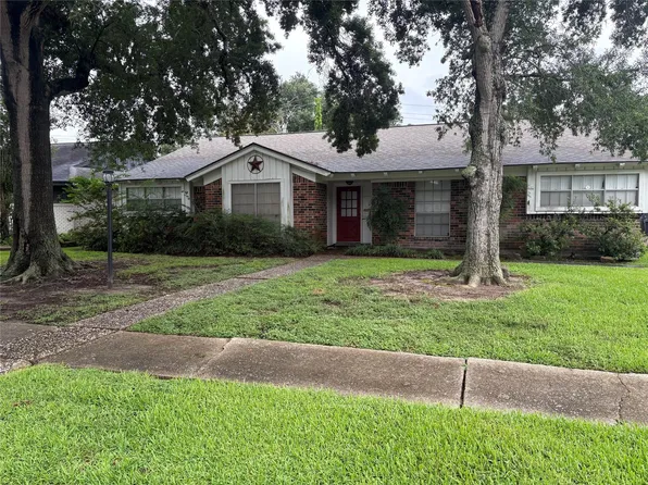 534 Bayview Dr, Seabrook, TX 77586