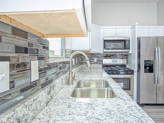 4th image of 621 Harvest Grove Ln
