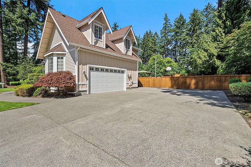 4th image of 11401 Madera Circle SW