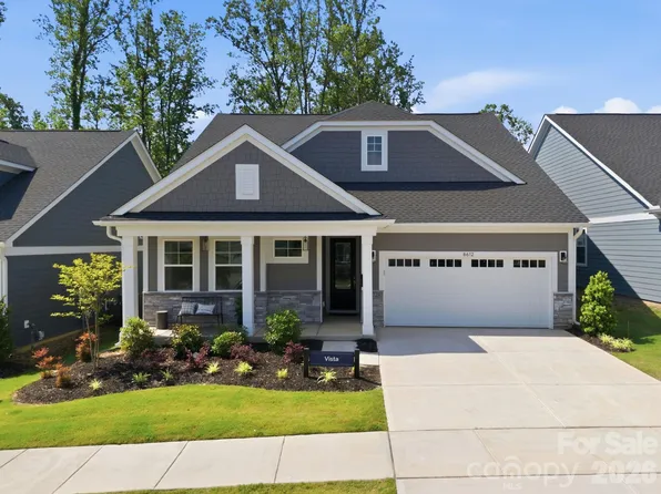 8612 Chagrin Dr, Cornelius, NC 28031