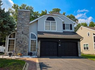 10 Wesley Ln, Burlington, NJ 08016