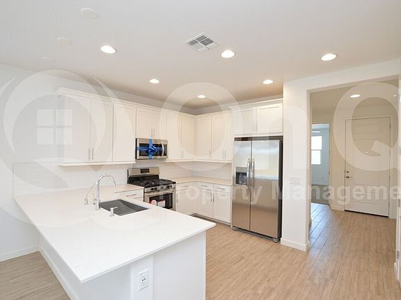 3rd image of 2218 E Kelly Dr