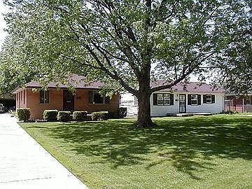 3rd image of 3954 N Lesley Ave
