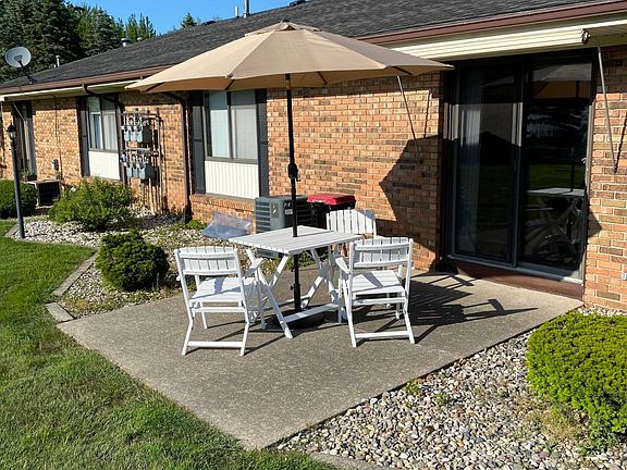 2nd image of 45 Old Mill Dr Unit 6