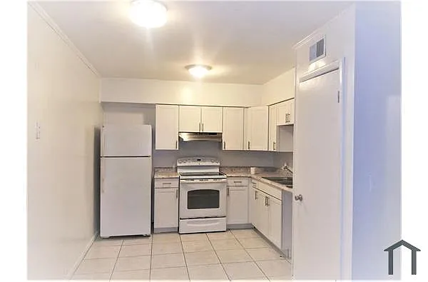 Building Photo - 5906 Terrace Square Dr