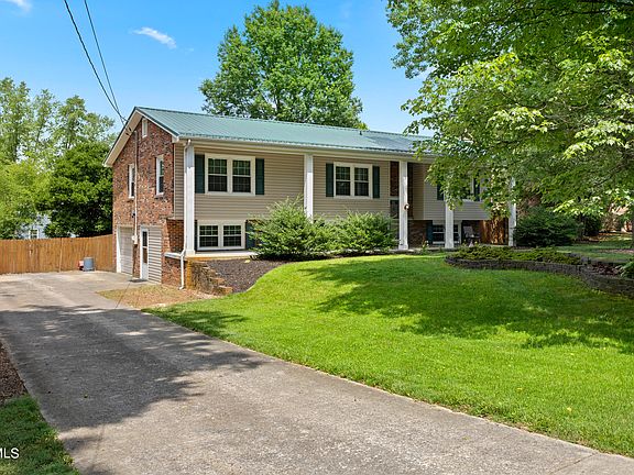 3rd image of 906 Grady Dr