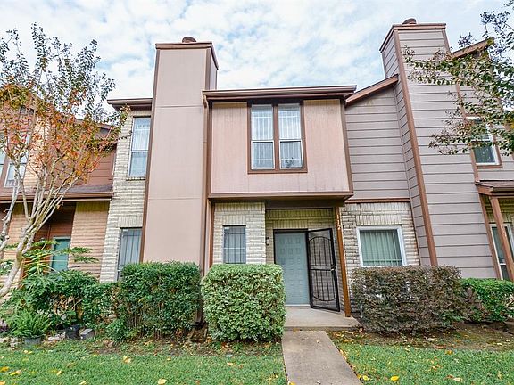 2nd image of 12300 Brookglade Cir Unit 112