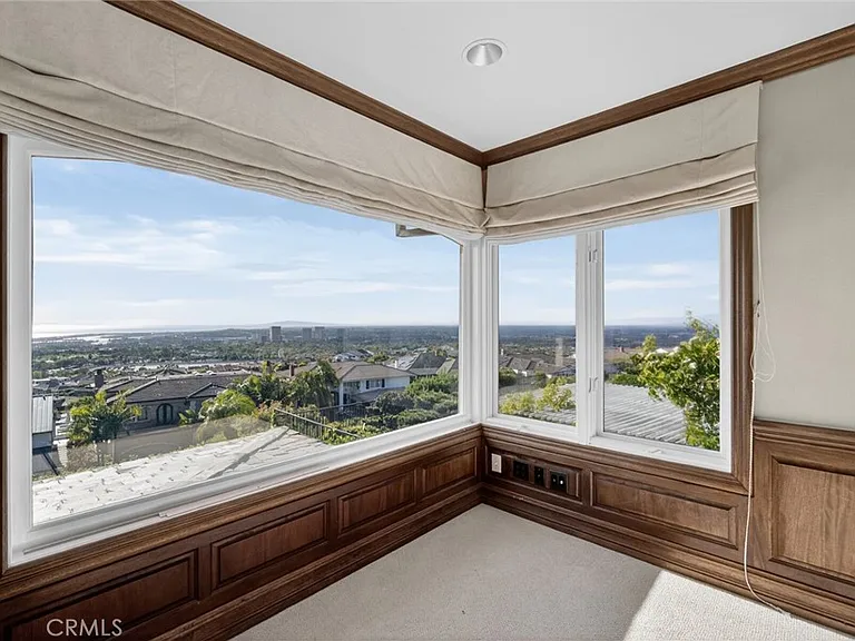 49 Cambria Dr — Photo 42