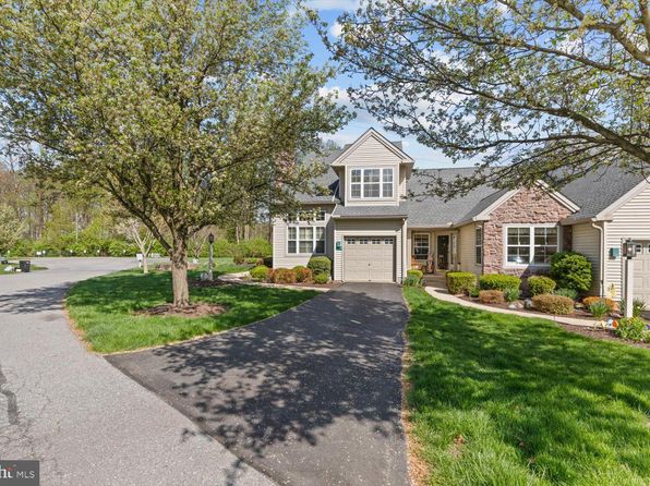 108 Hawk Valley Ln, Denver, PA 17517