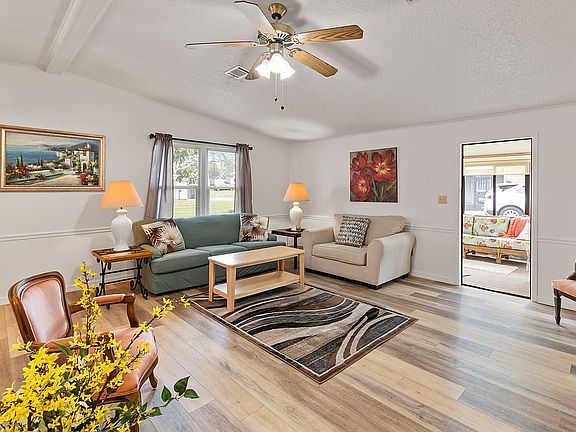 Spacious living room