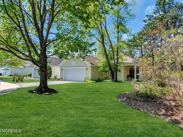 52 Summerwinds Drive, Lakewood, NJ 08701