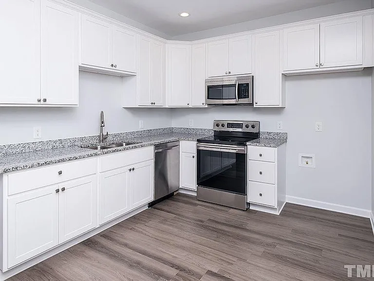 2612 Holloway St — Photo 3