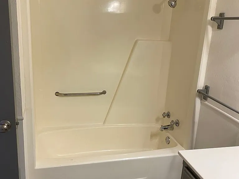 4201 Colony Dr — Photo 10
