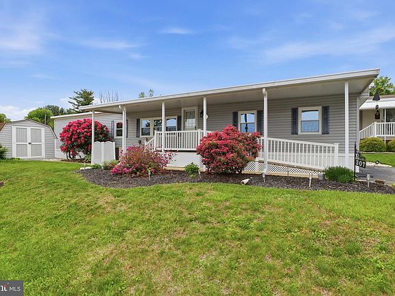 3rd image of 307 Blue Jay Dr