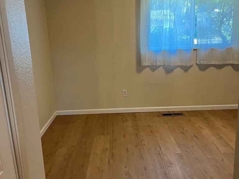 506 Hainsworth St — Photo 14