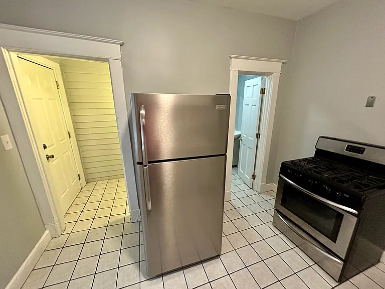 2821 N New Jersey St — Photo 10