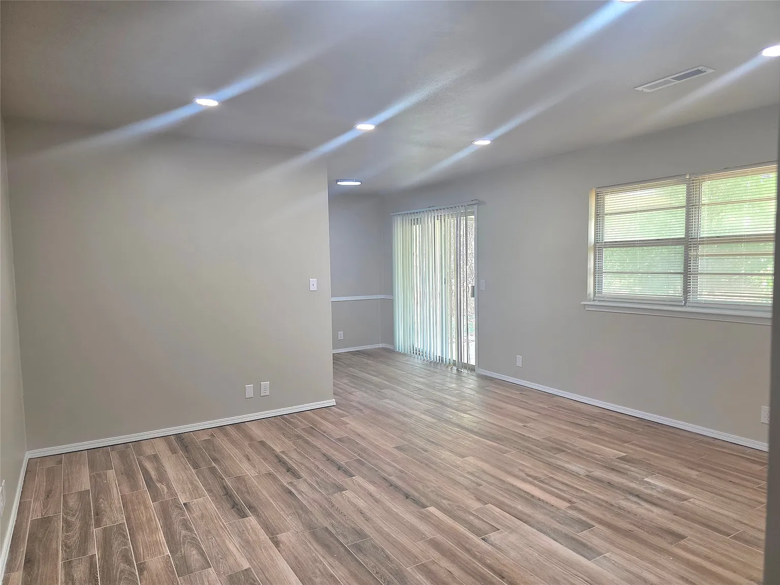 3 bed, 1.5 bath, 1024 sqft, $1,350 — Photo 2