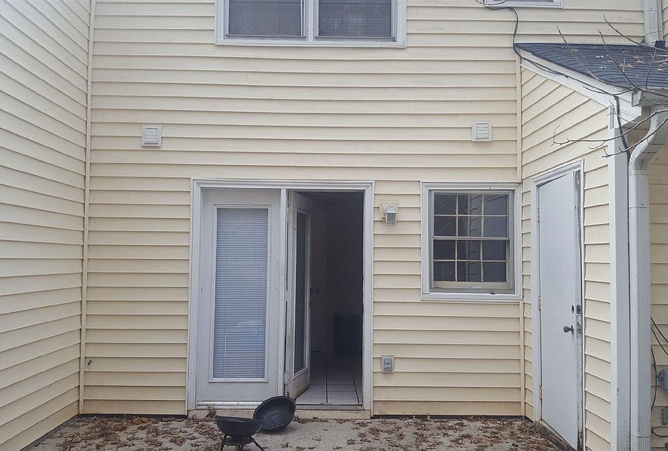 2nd image of 1659 Winchester Way SE #7